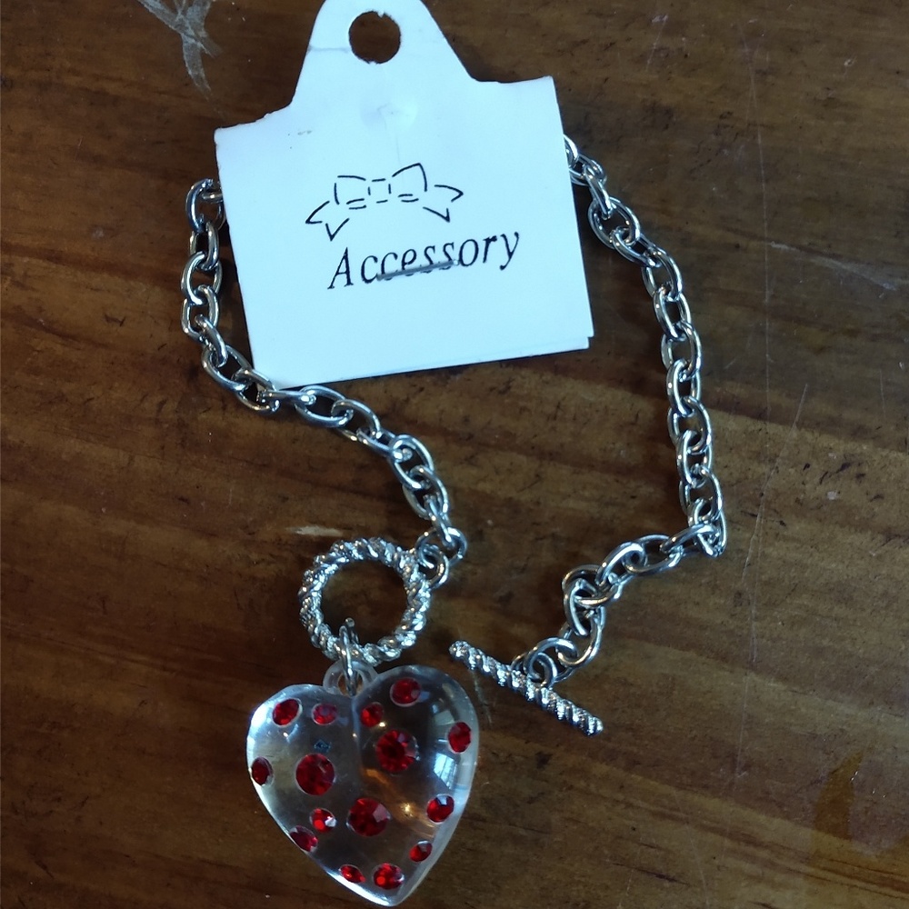 NWT super cute heart bracelet